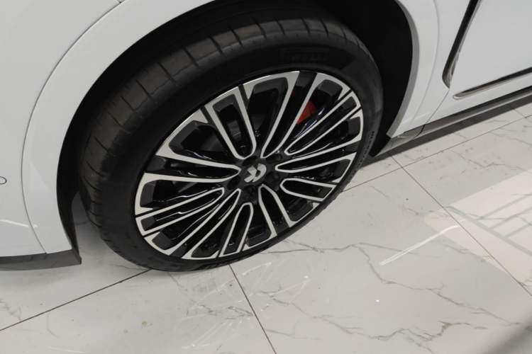 Used Nio ES8 2026 Model 6-seat Executive Signature Edition Left Front Wheel Hub