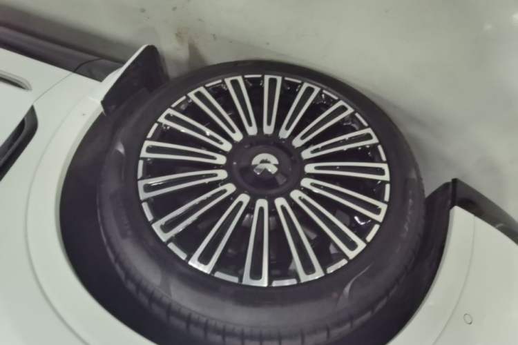 Used Nio ES8 2026 Model 6-seat Executive Luxury Edition Left Front Wheel Hub