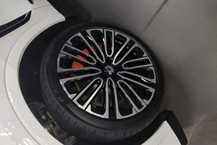 Used Nio ES8 2026 Model 6-seat Executive Signature Edition Left Front Wheel Hub