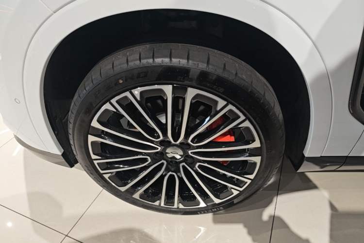 Used Nio ES8 2026 Model 6-seat Executive Signature Edition Left Front Wheel Hub