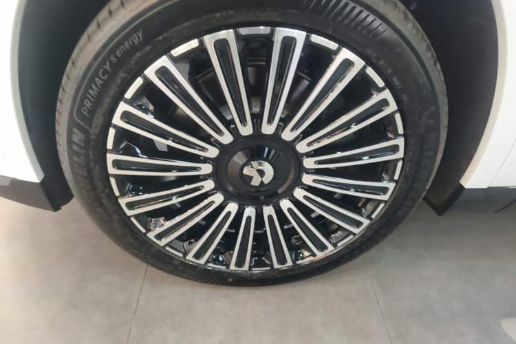 Used Nio ES8 2026 Model 6-seat Executive Luxury Edition Left Front Wheel Hub