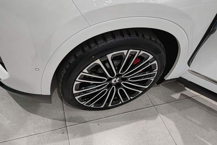 Used Nio ES8 2026 Model 6-seat Executive Signature Edition Left Front Wheel Hub