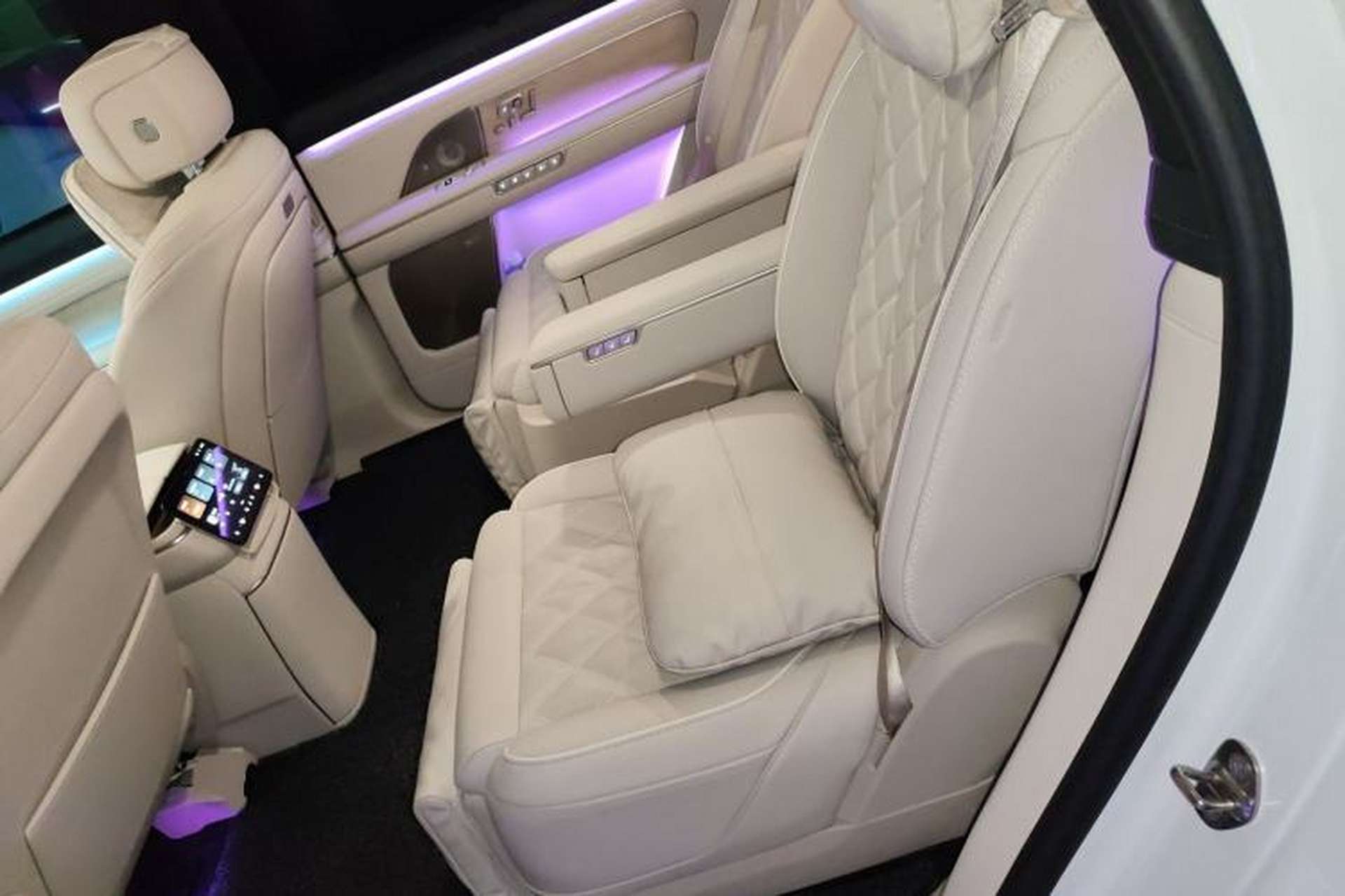 Used Nio ES8 2026 Model 6-seat Executive Signature Edition Left Rear Seat