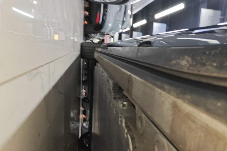 Used Nio ES8 2026 Model 6-seat Executive Signature Edition Left Side Sill