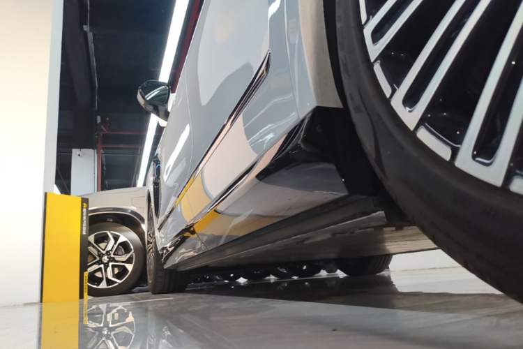 Used Nio ES8 2026 Model 6-seat Executive Luxury Edition Left Side Sill