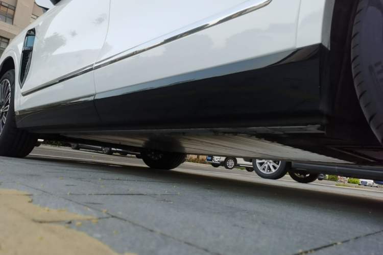 Used Nio ES8 2026 Model 7-seat Executive Luxury Edition Left Side Sill