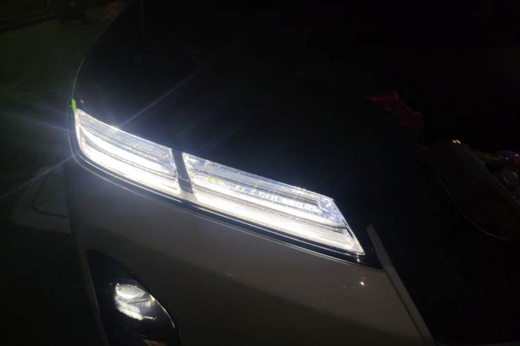 Used Nio ES8 2026 Model 6-seat Executive Luxury Edition Right Front Headlight