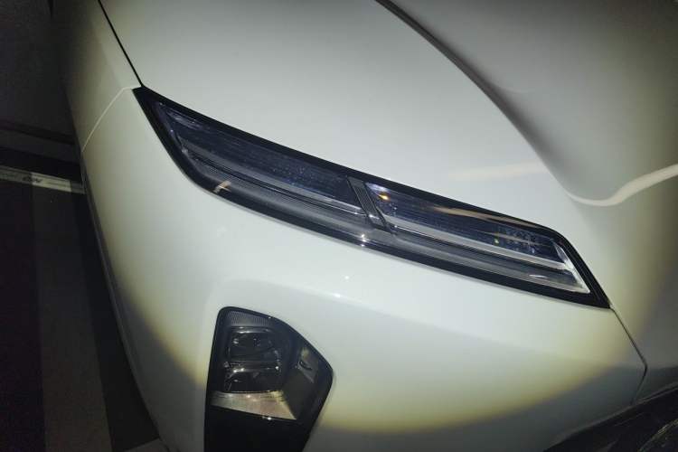 Used Nio ES8 2026 Model 6-seat Executive Luxury Edition Right Front Headlight