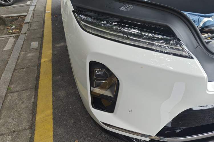 Used Nio ES8 2026 Model 6-seat Executive Signature Edition Right Front Headlight