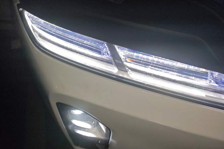 Used Nio ES8 2026 Model 6-seat Executive Signature Edition Right Front Headlight
