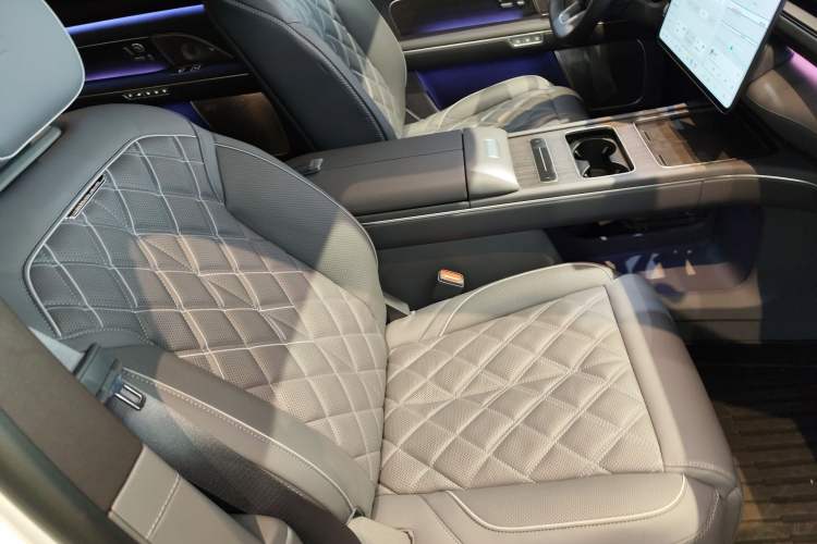 Used Nio ES8 2026 Model 6-seat Executive Signature Edition Right Front Seat