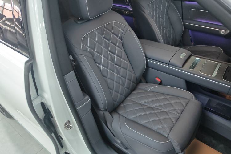 Used Nio ES8 2026 Model 6-seat Executive Luxury Edition Right Front Seat
