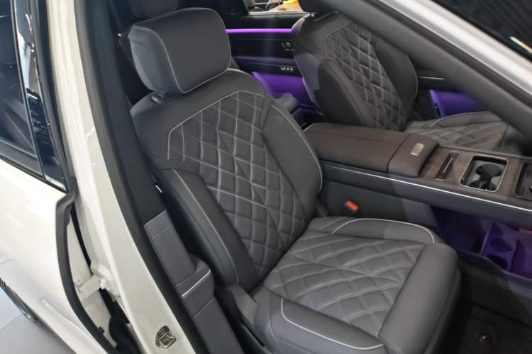 Used Nio ES8 2026 Model 6-seat Executive Luxury Edition Right Front Seat