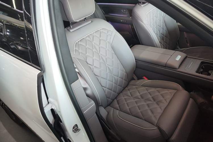 Used Nio ES8 2026 Model 6-seat Executive Luxury Edition Right Front Seat