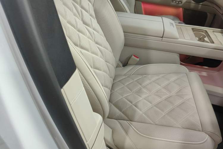 Used Nio ES8 2026 Model 6-seat Executive Signature Edition Right Front Seat