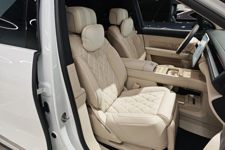 Used Nio ES8 2026 Model 6-seat Executive Signature Edition Right Front Seat