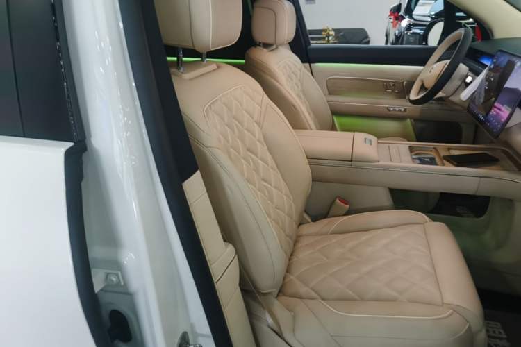Used Nio ES8 2026 Model 6-seat Executive Luxury Edition Right Front Seat