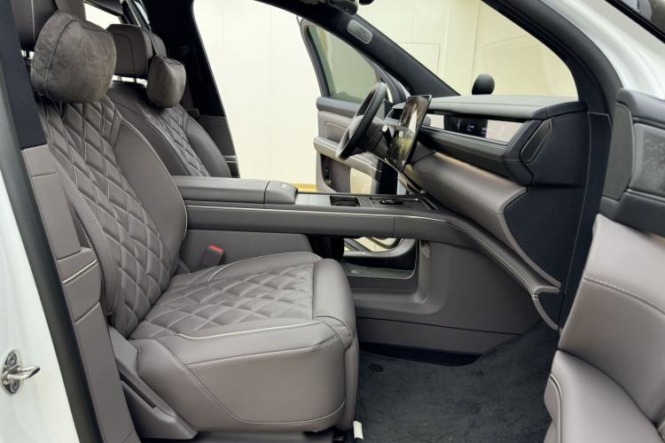 Used Nio ES8 2026 Model 6-seat Executive Signature Edition Right Front Seat