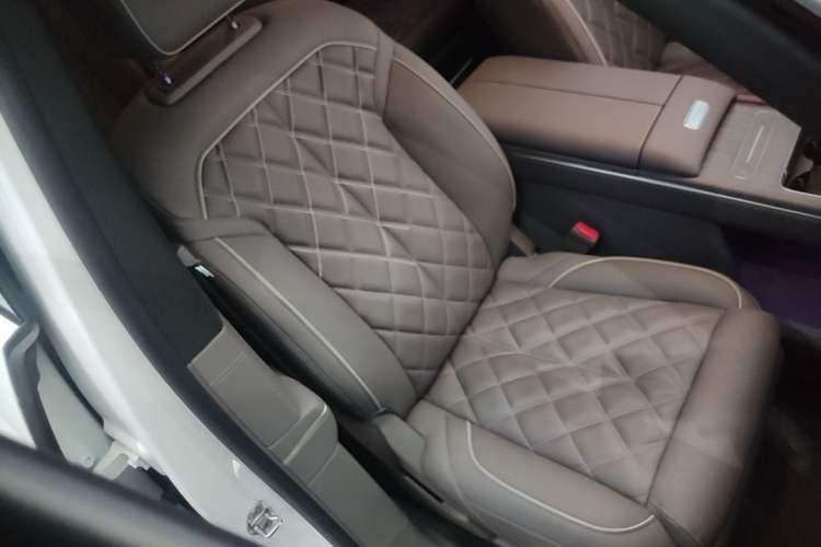 Used Nio ES8 2026 Model 6-seat Executive Luxury Edition Right Front Seat