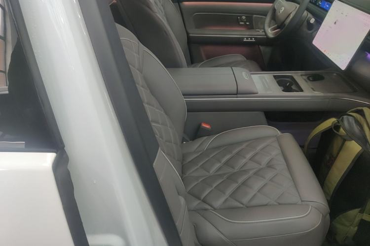 Used Nio ES8 2026 Model 6-seat Executive Luxury Edition Right Front Seat