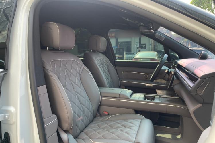 Used Nio ES8 2026 Model 6-seat Executive Luxury Edition Right Front Seat