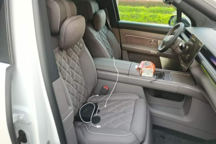 Used Nio ES8 2026 Model 7-seat Executive Luxury Edition Right Front Seat