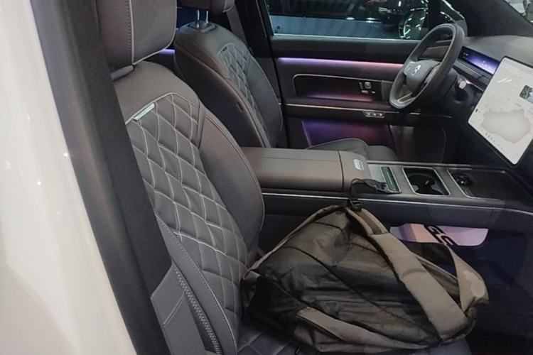 Used Nio ES8 2026 Model 6-seat Executive Signature Edition Right Front Seat