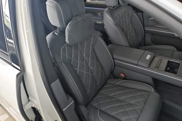 Used Nio ES8 2026 Model 6-seat Executive Luxury Edition Right Front Seat