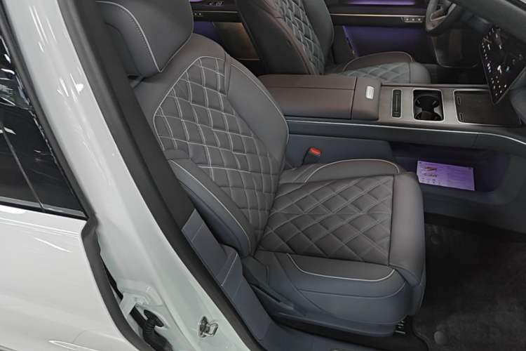 Used Nio ES8 2026 Model 6-seat Executive Luxury Edition Right Front Seat