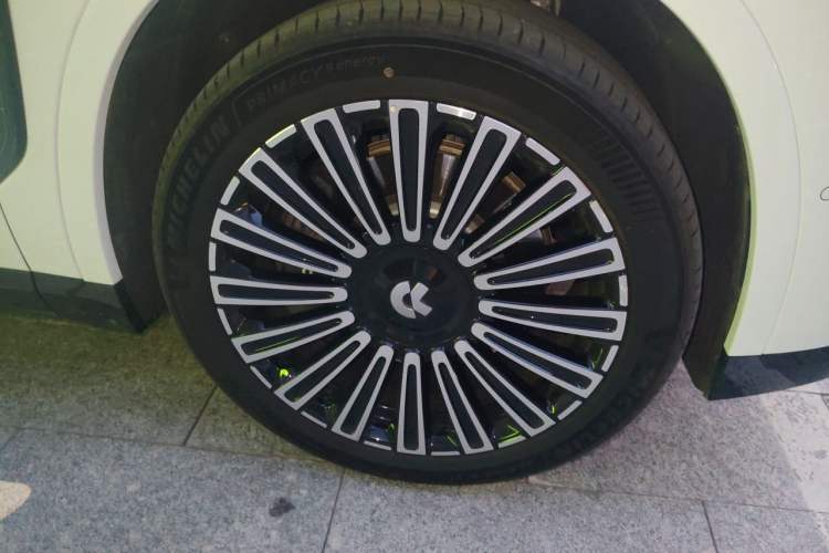 Used Nio ES8 2026 Model 6-seat Executive Luxury Edition Right Front Wheel Hub