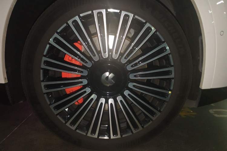 Used Nio ES8 2026 Model 6-seat Executive Luxury Edition Right Front Wheel Hub