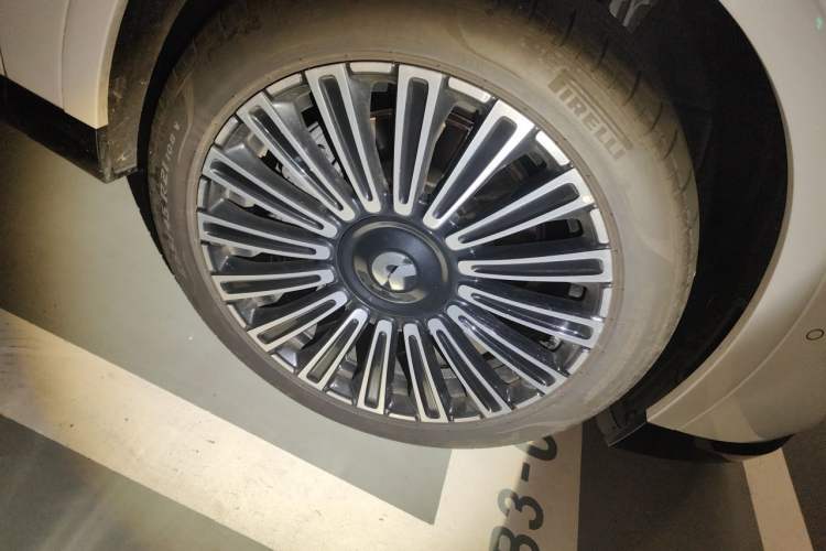 Used Nio ES8 2026 Model 6-seat Executive Luxury Edition Right Front Wheel Hub