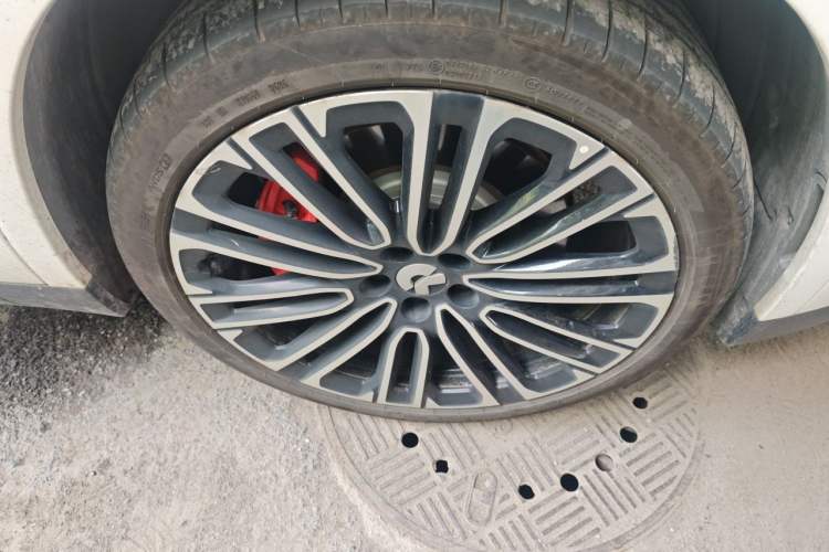 Used Nio ES8 2026 Model 6-seat Executive Signature Edition Right Front Wheel Hub