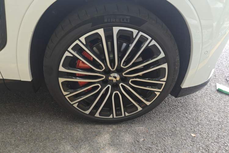 Used Nio ES8 2026 Model 6-seat Executive Signature Edition Right Front Wheel Hub