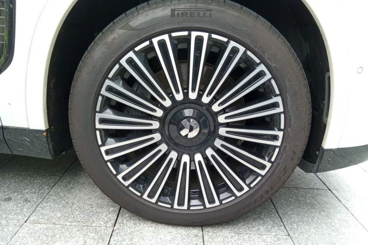 Used Nio ES8 2026 Model 6-seat Executive Luxury Edition Right Front Wheel Hub