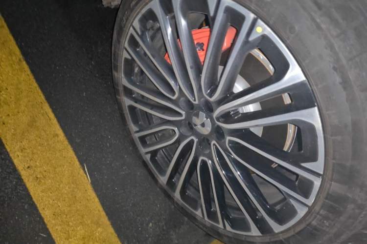 Used Nio ES8 2026 Model 6-seat Executive Signature Edition Right Front Wheel Hub
