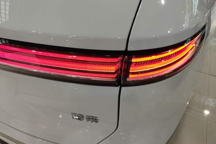 Used Nio ES8 2026 Model 6-seat Executive Signature Edition Right Rear Taillight