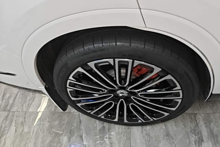 Used Nio ES8 2026 Model 6-seat Executive Signature Edition Right Rear Wheel Hub
