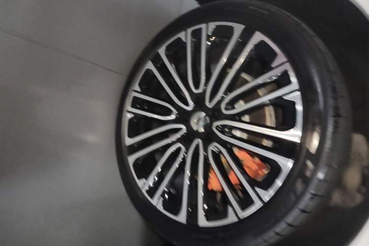 Used Nio ES8 2026 Model 6-seat Executive Signature Edition Right Rear Wheel Hub
