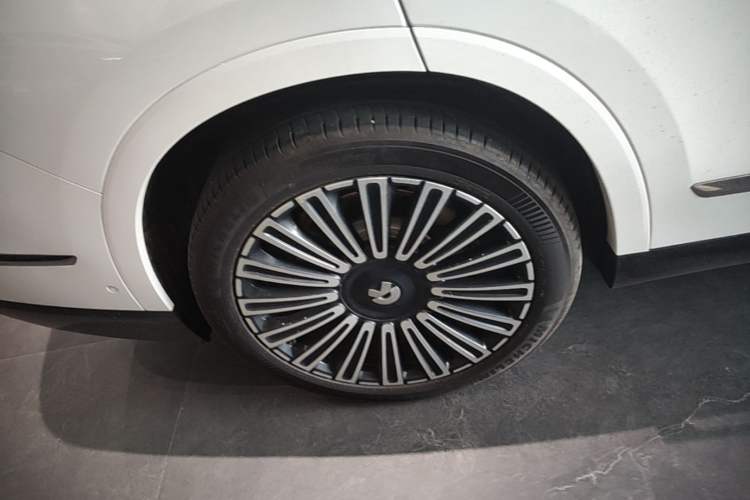 Used Nio ES8 2026 Model 6-seat Executive Luxury Edition Right Rear Wheel Hub
