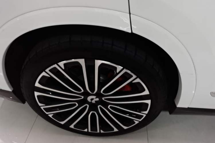 Used Nio ES8 2026 Model 6-seat Executive Signature Edition Right Rear Wheel Hub
