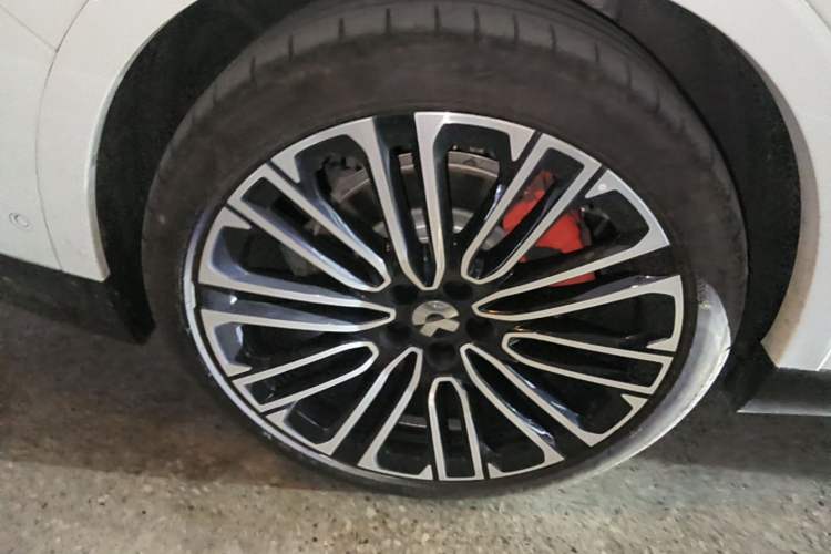 Used Nio ES8 2026 Model 6-seat Executive Signature Edition Right Rear Wheel Hub
