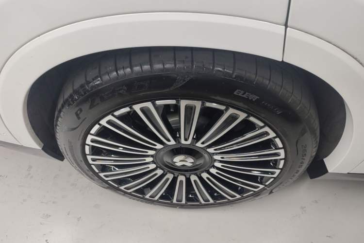 Used Nio ES8 2026 Model 6-seat Executive Luxury Edition Right Rear Wheel Hub