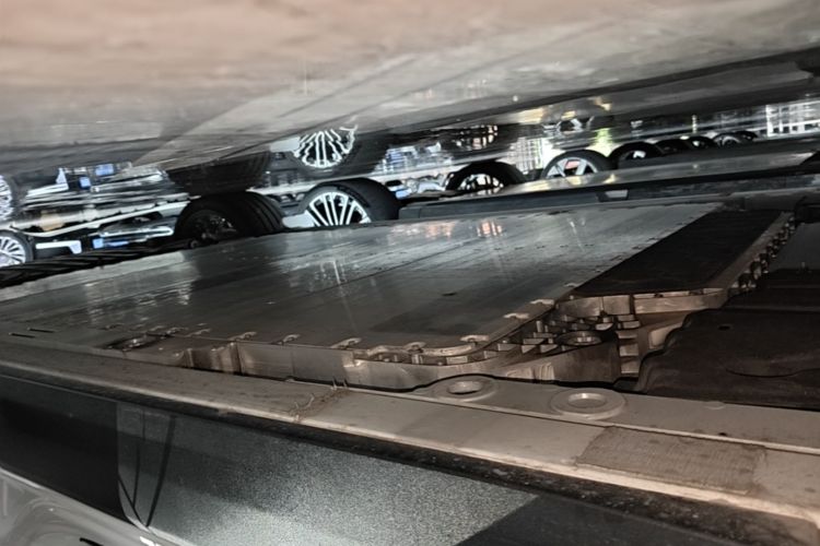 Used Nio ES8 2026 Model 6-seat Executive Signature Edition Right Side Sill