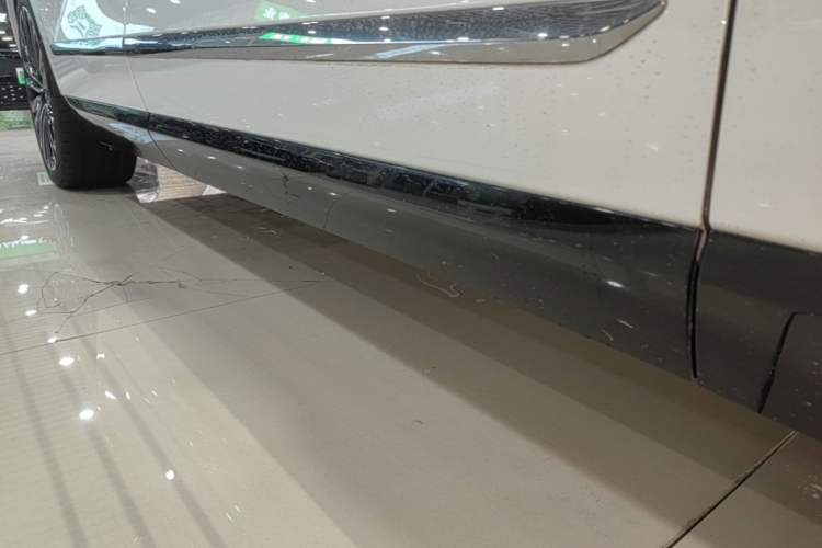 Used Nio ES8 2026 Model 6-seat Executive Signature Edition Right Side Sill