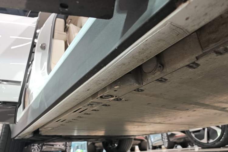 Used Nio ES8 2026 Model 6-seat Executive Signature Edition Right Side Sill