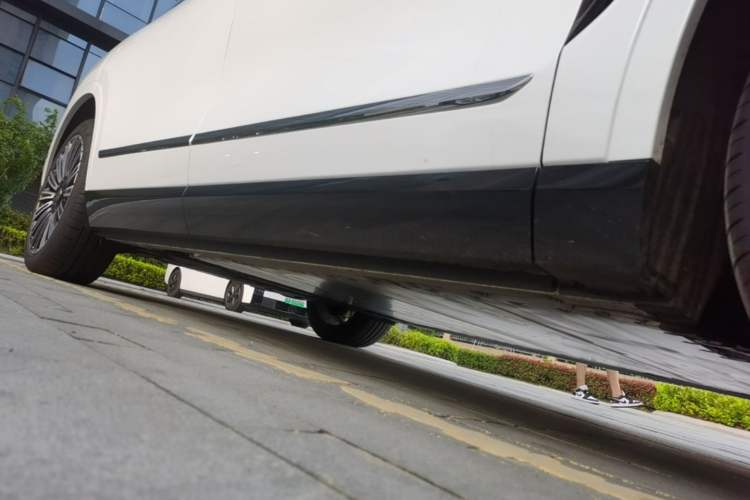 Used Nio ES8 2026 Model 7-seat Executive Luxury Edition Right Side Sill