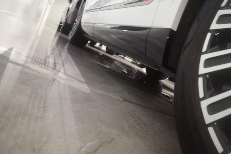 Used Nio ES8 2026 Model 6-seat Executive Luxury Edition Right Side Sill