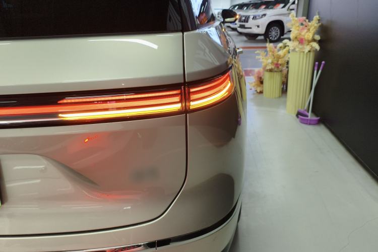 Used Nio ES8 2026 Model 6-seat Executive Signature Edition Exterior 3