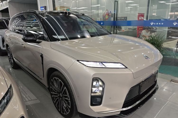Used Nio ES8 2026 Model 6-seat Executive Signature Edition Front Right 45 Deg